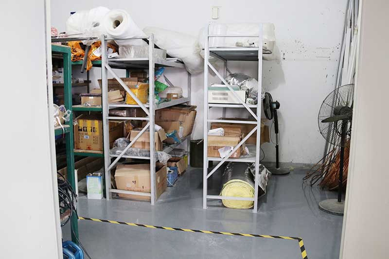 高低溫試驗(yàn)箱廠家倉庫