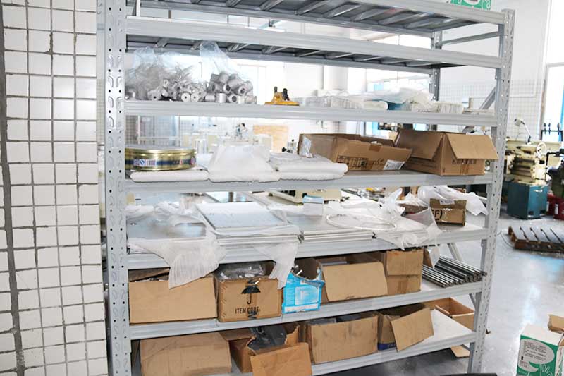 高低溫試驗箱廠家機加半產(chǎn)品區(qū)